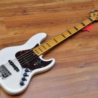 Fender American Ultra Jazz Bass V Maple Arctic White