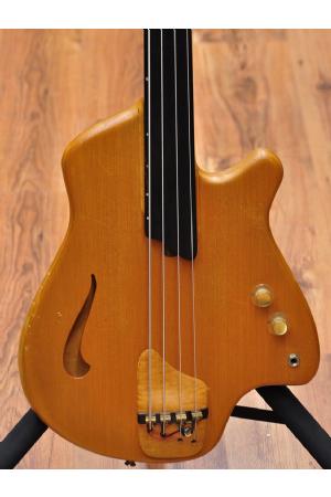 F Bass Fretless 4-30 (1982) F Bass Fretless 4-30 (1982)