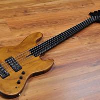 Moses Graphite Custom Fretless 5