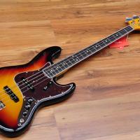 Fender American Vintage II 1966 Jazz Bass 3 Tone Sunburst