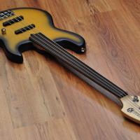 Maruszczyk Elwood 4p Fretless 32