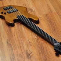 Moses Graphite Custom Fretless 5