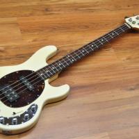 Musicman Stingray 4 HS Vintage White (usado)