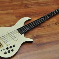 F Bass Deluxe BN5 Olympic White