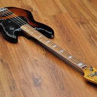 Fender Vintera 70s Jazz Bass 2 Color Sunburst