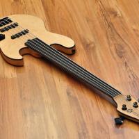 Maruszczyk Elwood 5p Birdseye Maple Fretless