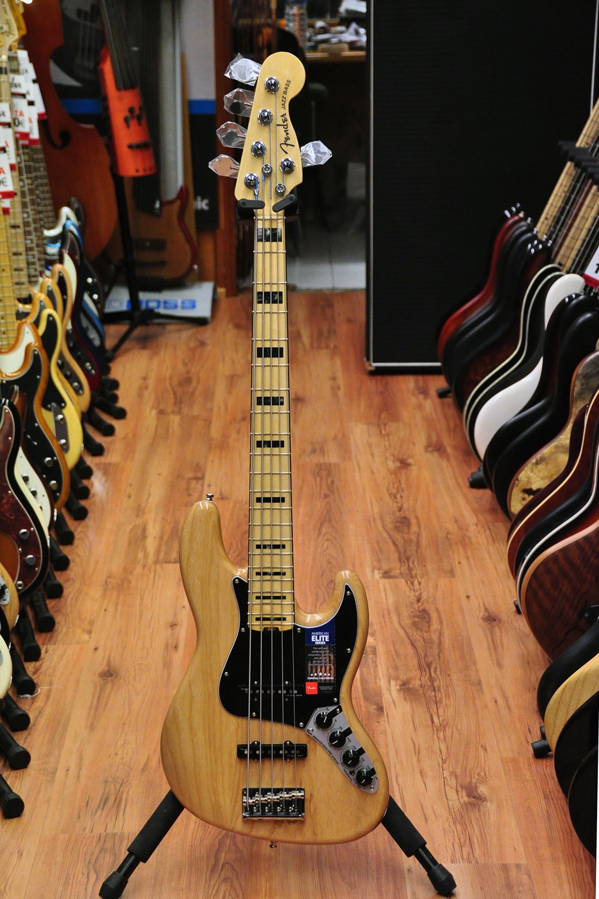Гитара купить недорого бу. Fender American Elite Jazz Bass v. Фендер Торнадо. Фендер акустика Маврина. Деревянная бас гитара.